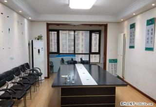 正弘蓝堡湾 精装办公房 办公家具全齐 随时看房 实拍图片 - 郑州28生活网 zz.28life.com