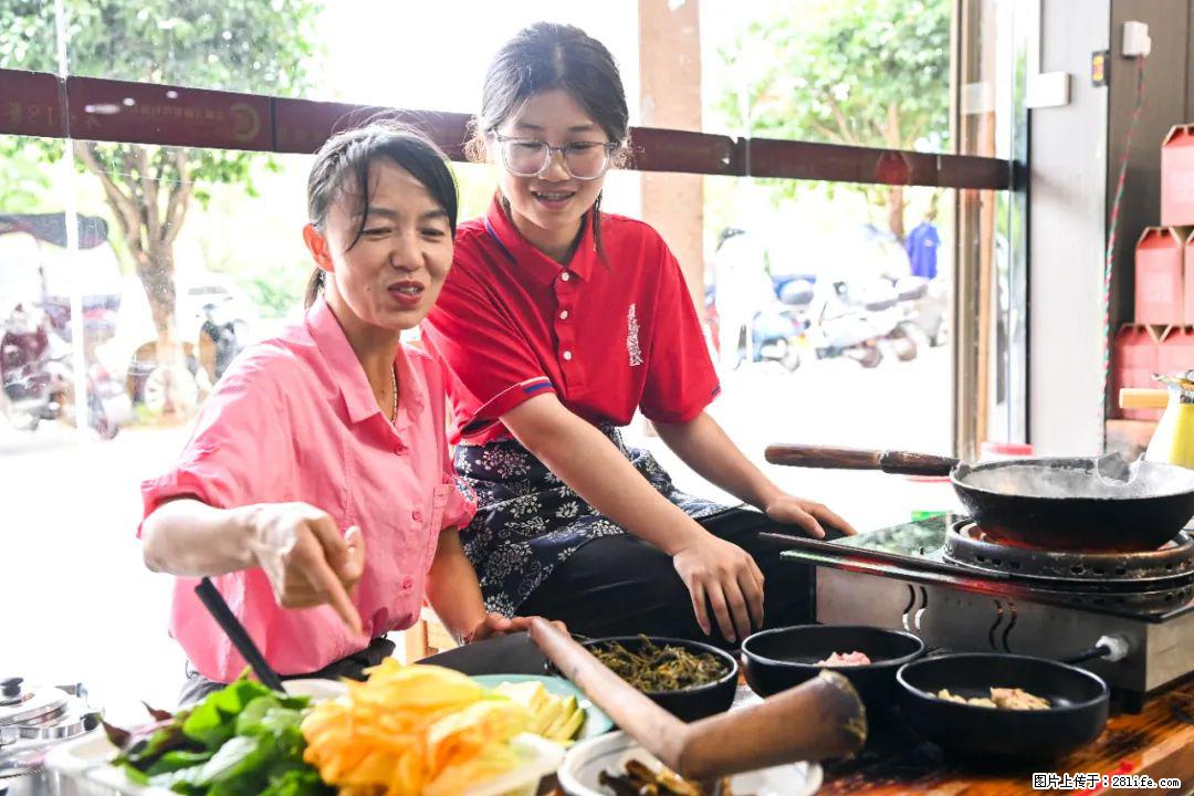 全网追的“扁担女孩”,找了一份暑假工,时薪12元 - 郑州生活资讯 - 郑州28生活网 zz.28life.com